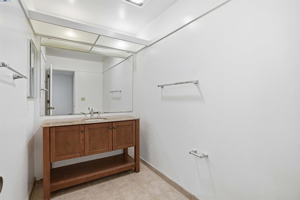 SUMMITRIGE - Residential Lease