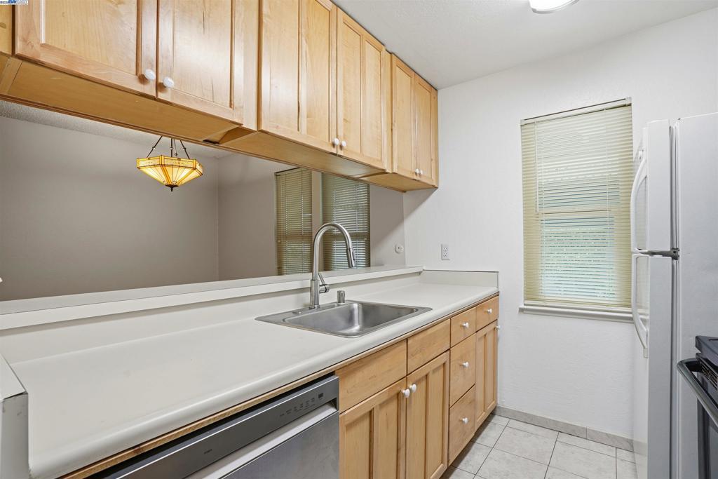 SUMMITRIGE - Residential Lease