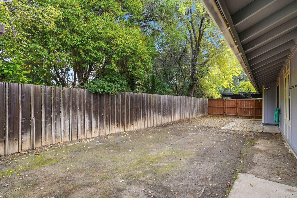 SUMMITRIGE - Residential Lease