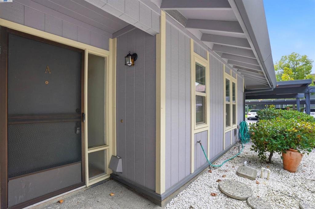 SUMMITRIGE - Residential Lease