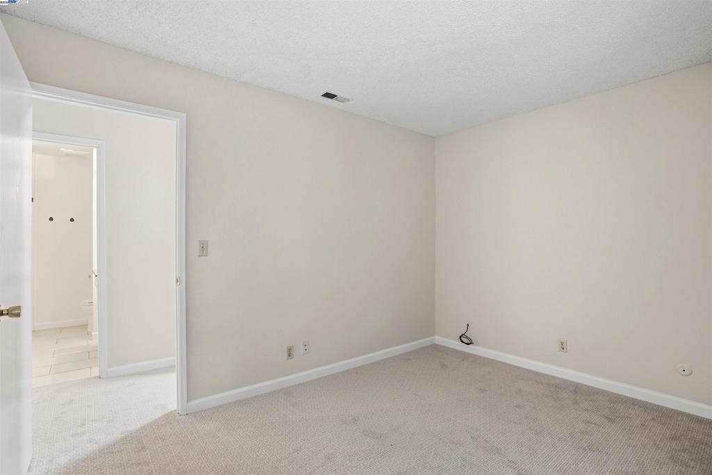 SUMMITRIGE - Residential Lease