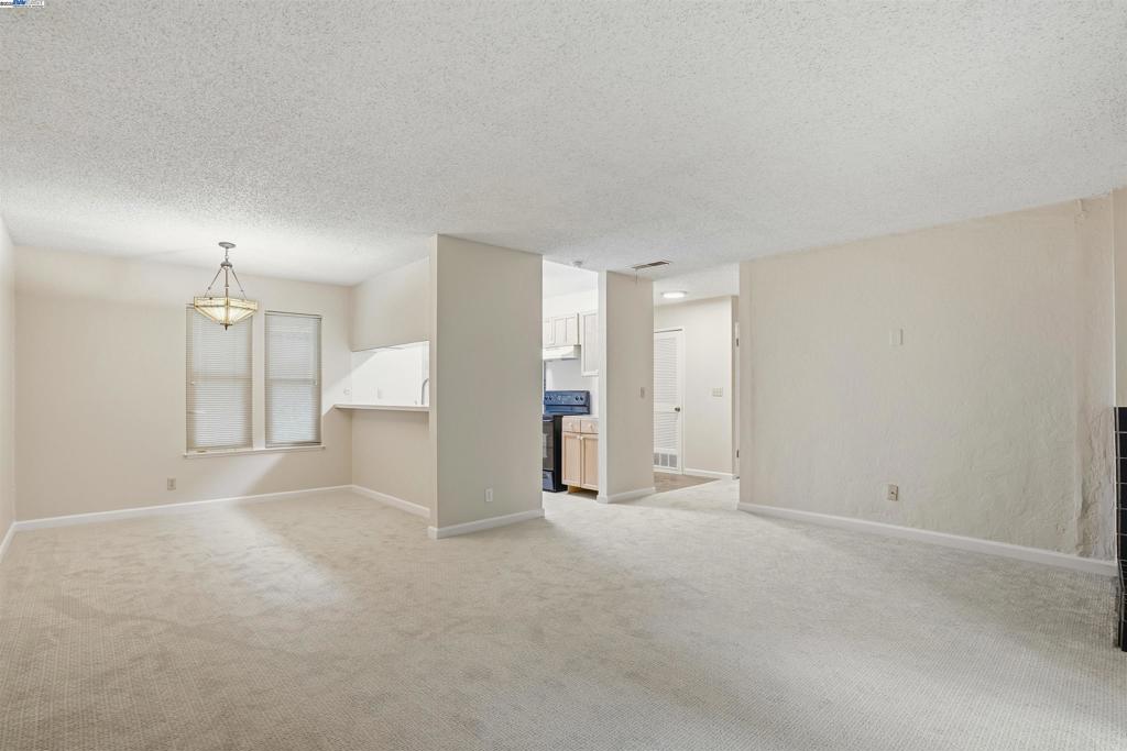 SUMMITRIGE - Residential Lease