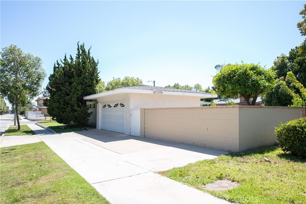 1203 W Laster Avenue