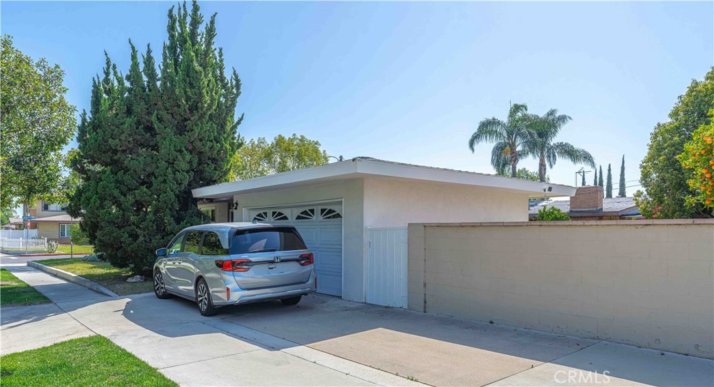 1203 W Laster Avenue