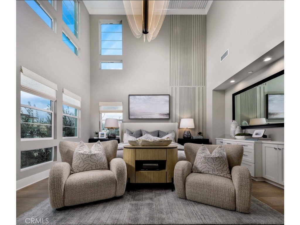 355 Mariposa Way