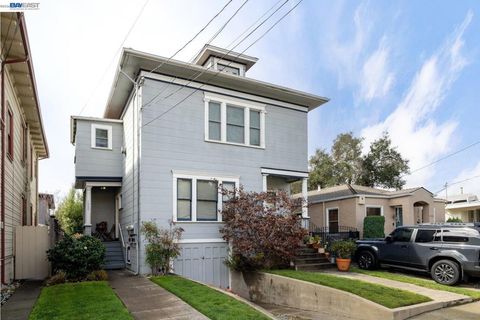 Photo of 1527 8th St St, Alameda, CA 94501 (MLS # 41136830)