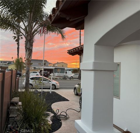 Tiny photo for 2257 Pierpont Blvd, Ventura, CA 93001 (MLS # AR26049555)