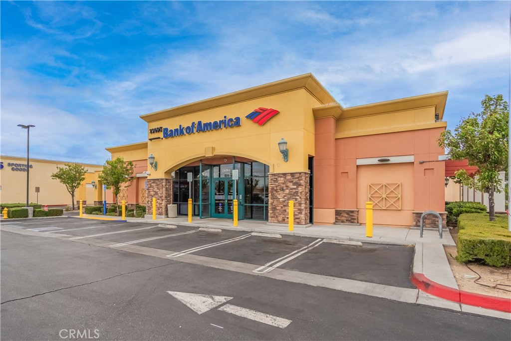 This property leased to BANK OF AMERICA with NNN lease. The tenant pays all common area expense including property management fee. Located in the heart of the Jess Ranch marketplace that offering prime exposure With high traffic visibility, This Jess Ranch marketplace destination with national retailers like Target, WinCo, Famous Footwear, Applebee's, Buffalo Wild Wings, big 5 sporting, rite Aid, bath and body works and many more. This excellent single-tenant with 25 years lease terms. The cap rate is Approx. 5%. Call listing office for any questions.