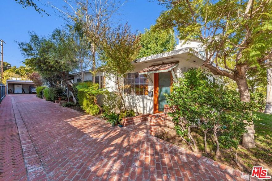 Super cute single story attached beach bungalow with original hardwood floors and lots of lights. The kitchen is updated with stainless steel appliances, a skylight and a back door that leads to a large private outdoor patio. The bathroom has been renovated with new bath fixtures and a standing shower. Walking distance to all the trendy stores and restaurants on Ocean Park. Close to the beach. One covered assigned parking spot and a storage area on the property. PET FRIENDLY!!!