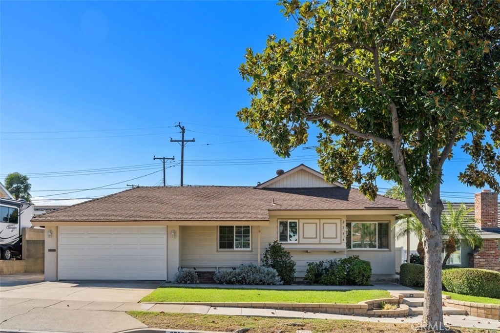 2736 E Coolidge