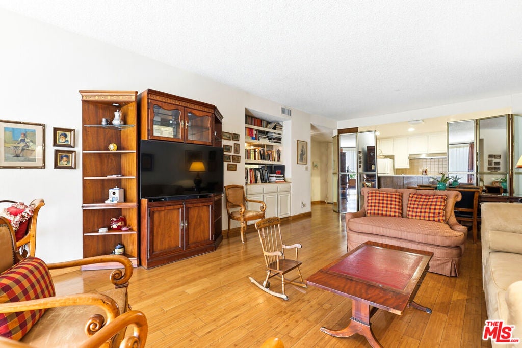 104 S Hayworth Avenue 101
