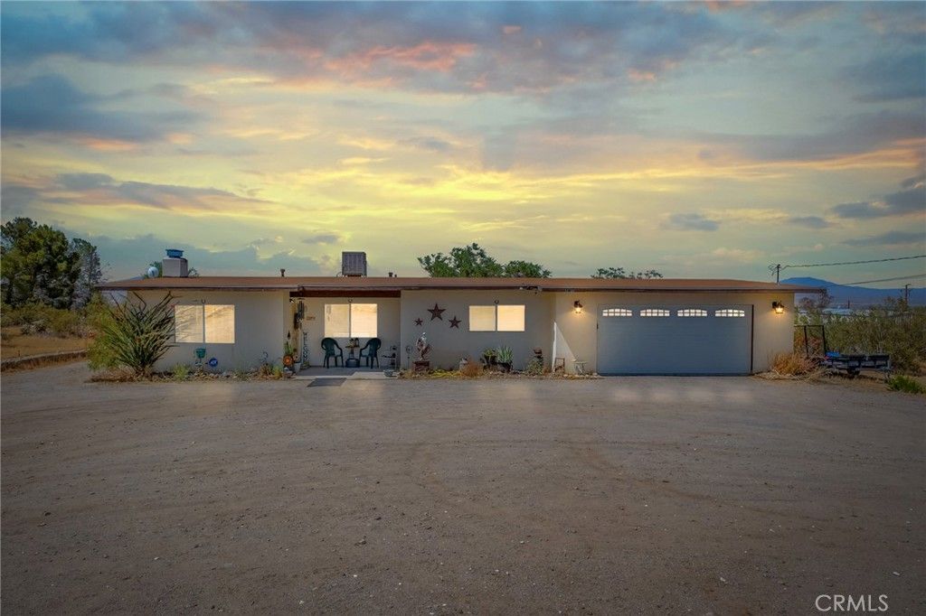 Photo of 32720 Carnelian RD, Lucerne Valley, CA 92356 (MLS # HD26117276)