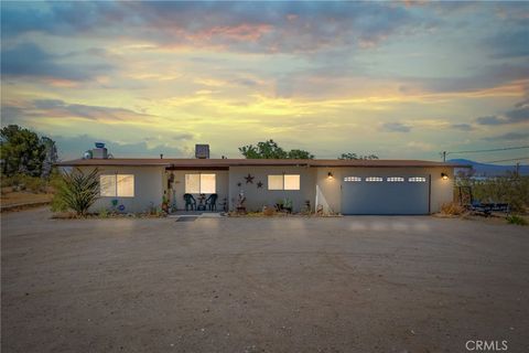 Photo of 32720 Carnelian RD, Lucerne Valley, CA 92356 (MLS # HD26117276)