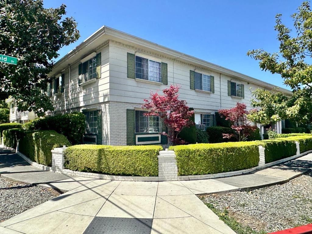 This 24 unit building gives an investor a tremendous opportunity to acquire a property in the heart of Silicon Valley. The unit mix consists of 23 one bedroom/one bath units with a square footage range of 539 to 775 and one two bedroom/one bath unit with a square footage of 918. Built in 1969. The property is .6 of an acre or 26,136 square feet. There are ten units with balconies. There are 23 carports and 15 open parking spaces. There are 24 tenant storage closets. A building office (21X13) with a bath and two building storage units (12.75X12.75) one with a bath. The laundry room is (12.75X12.75). The pool (approximately (14X30) is fenced.