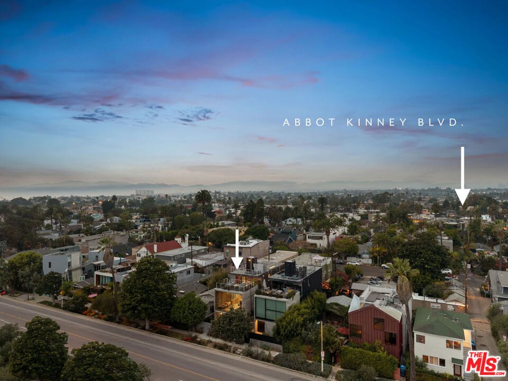 Photo of 533 Grand Boulevard, Venice, CA 90291 (MLS # 25619215)