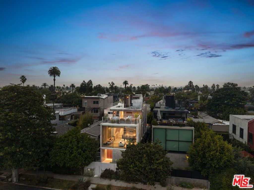 Photo of 533 Grand Boulevard, Venice, CA 90291 (MLS # 25619215)