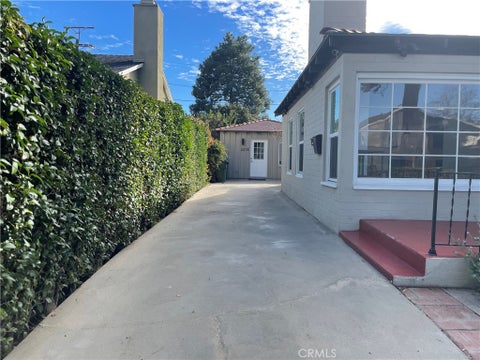 Photo of 22018 Martinez St, Woodland Hills, CA 91364 (MLS # SR26195574)