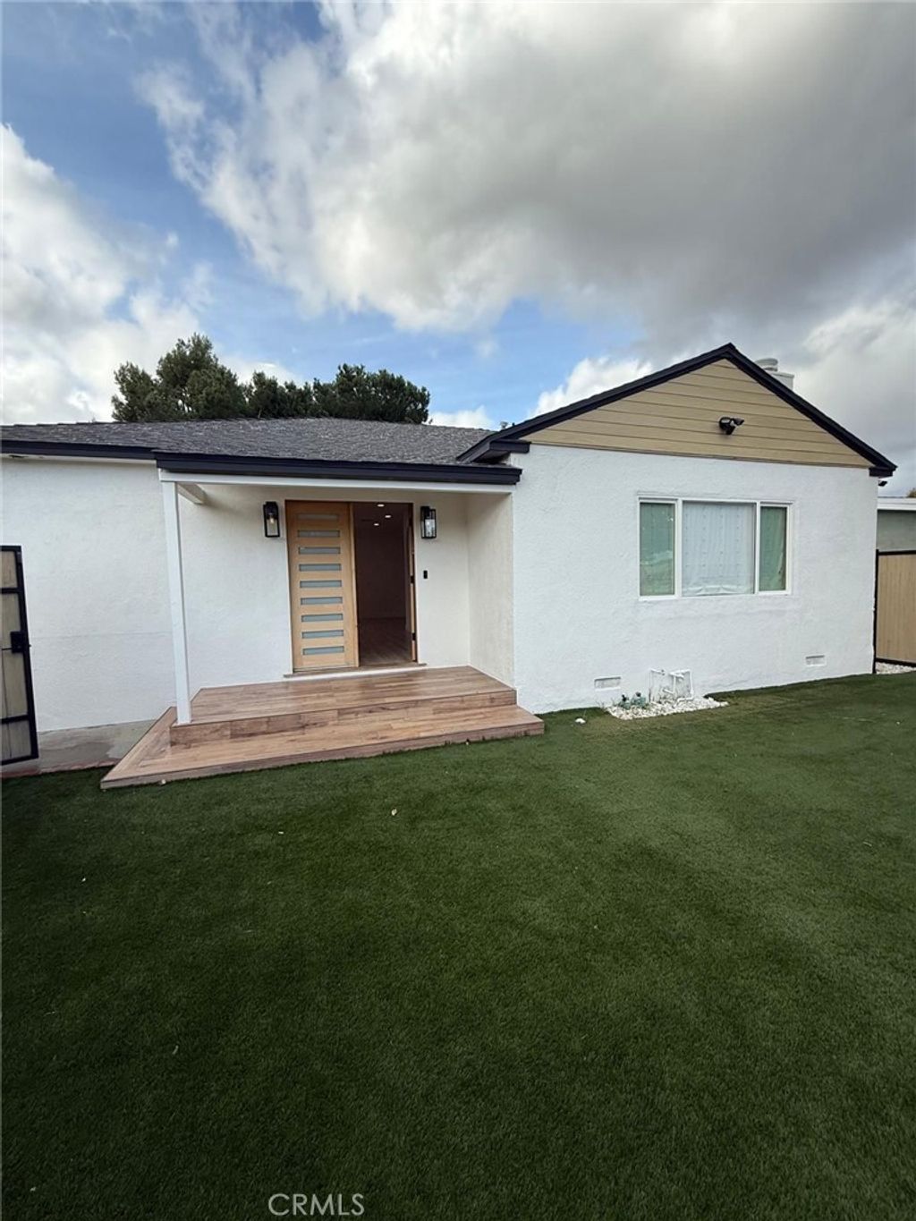 Photo of 22539 Dolorosa Street, Woodland Hills, CA 91367 (MLS # SR25165639)