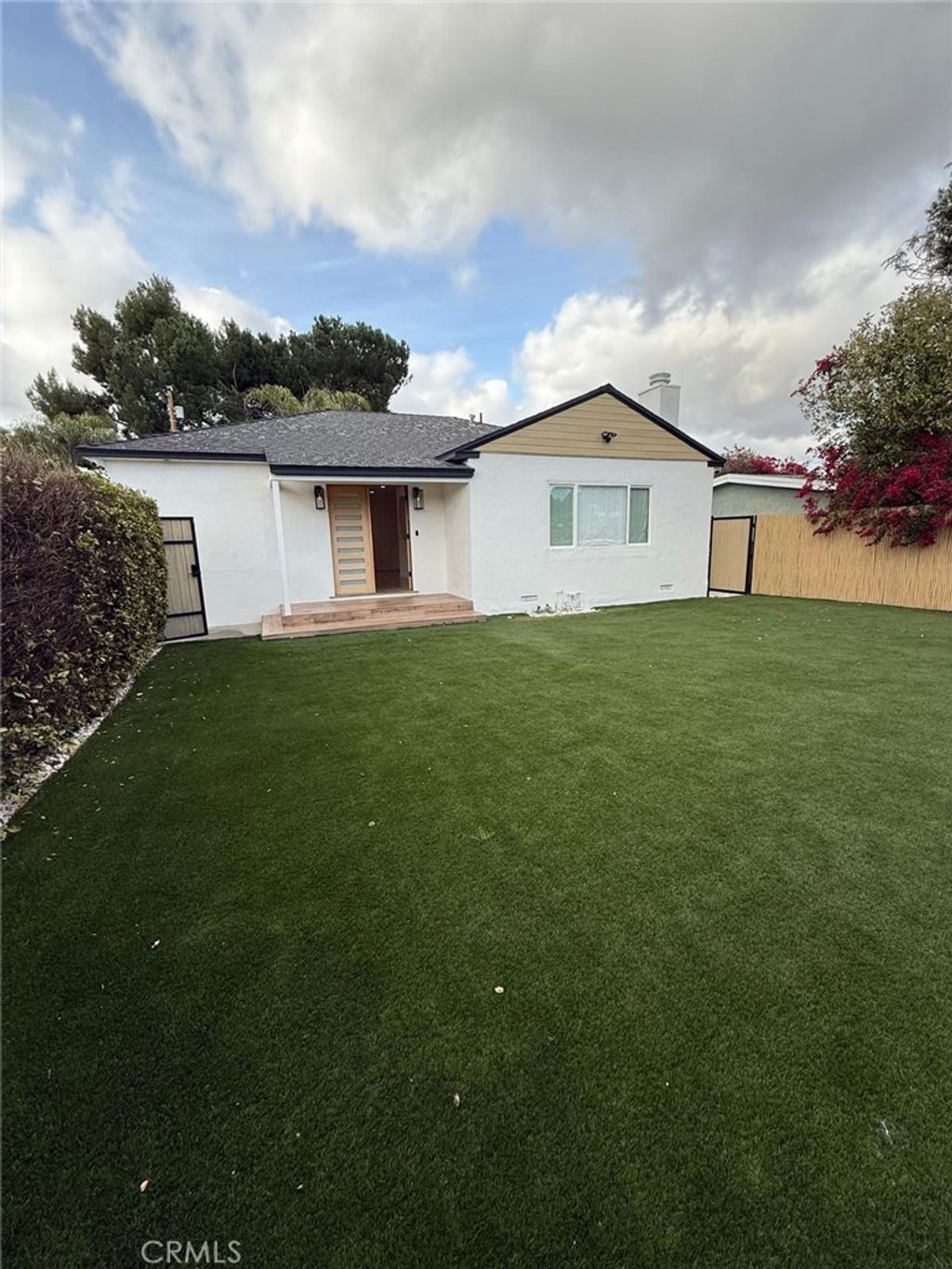 Photo of 22539 Dolorosa Street, Woodland Hills, CA 91367 (MLS # SR25165639)