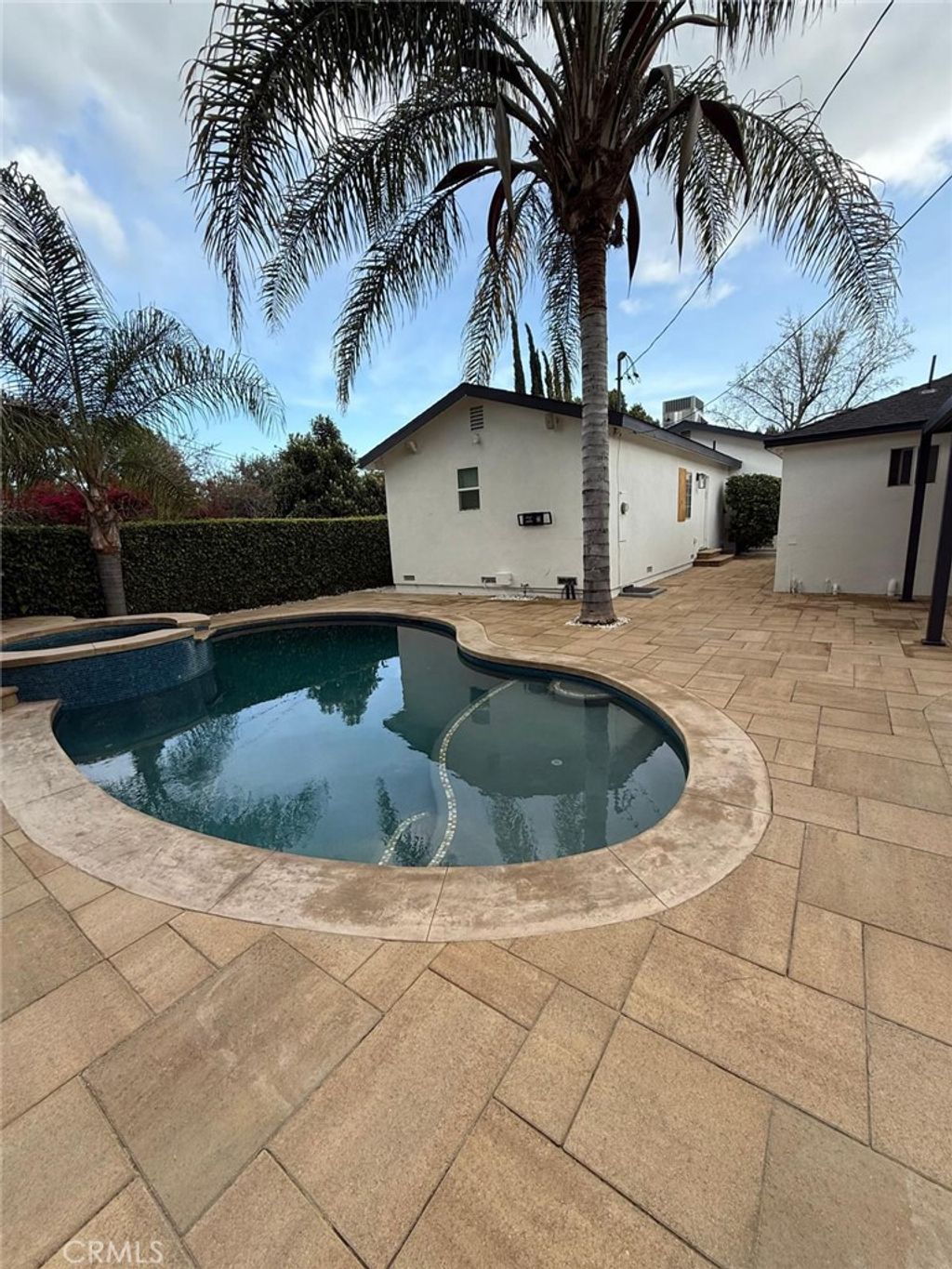 Photo of 22539 Dolorosa Street, Woodland Hills, CA 91367 (MLS # SR25165639)