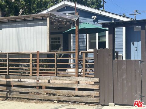 Photo of 701 Navy Street, Santa Monica, CA 90405 (MLS # 25597175)