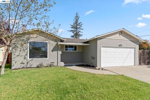 Photo of 2950 Kelly St St, Livermore, CA 94551 (MLS # 41128815)