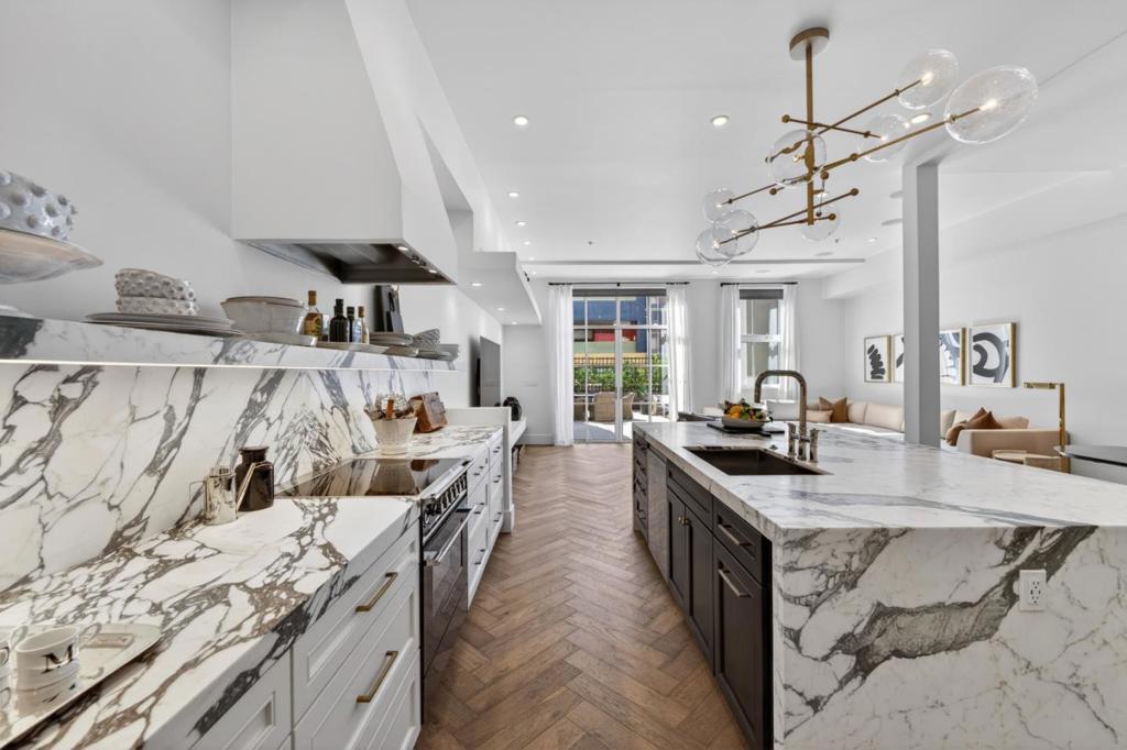 333 Santana Row 222