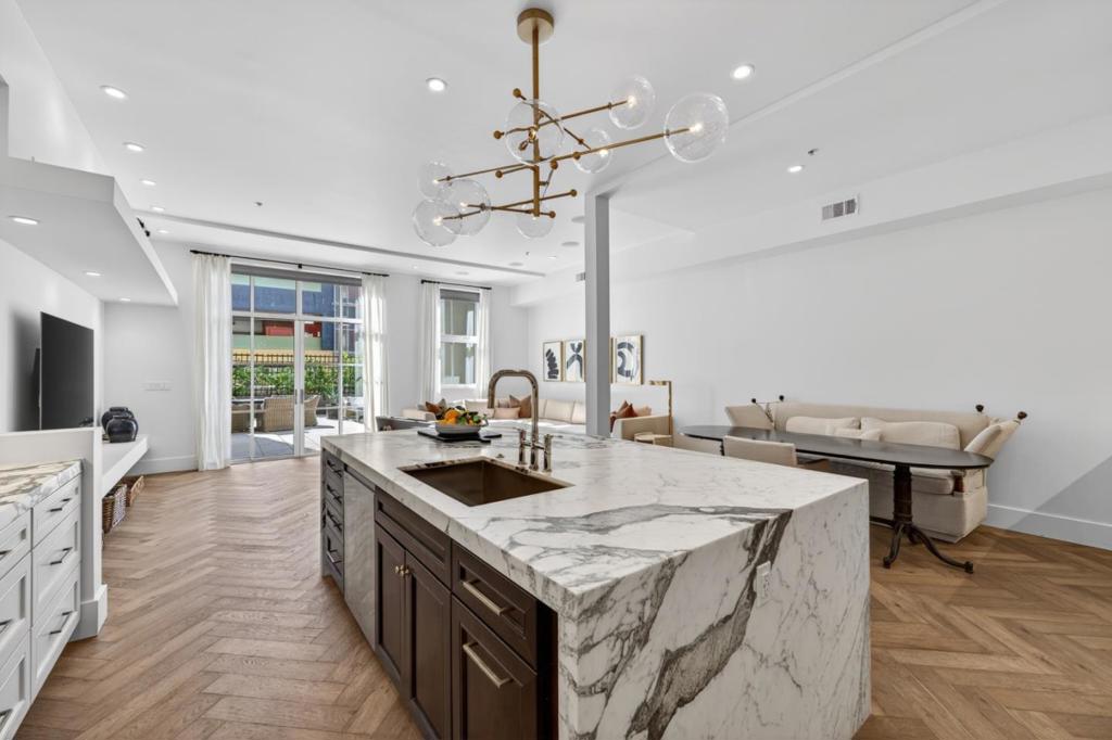 333 Santana Row 222