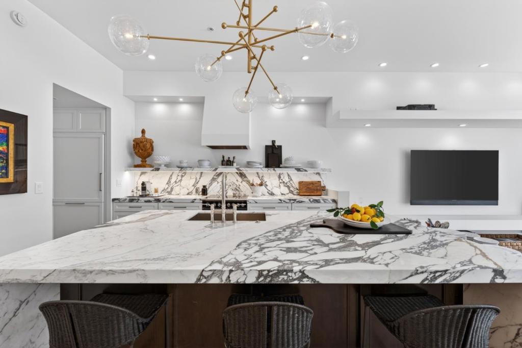 333 Santana Row 222