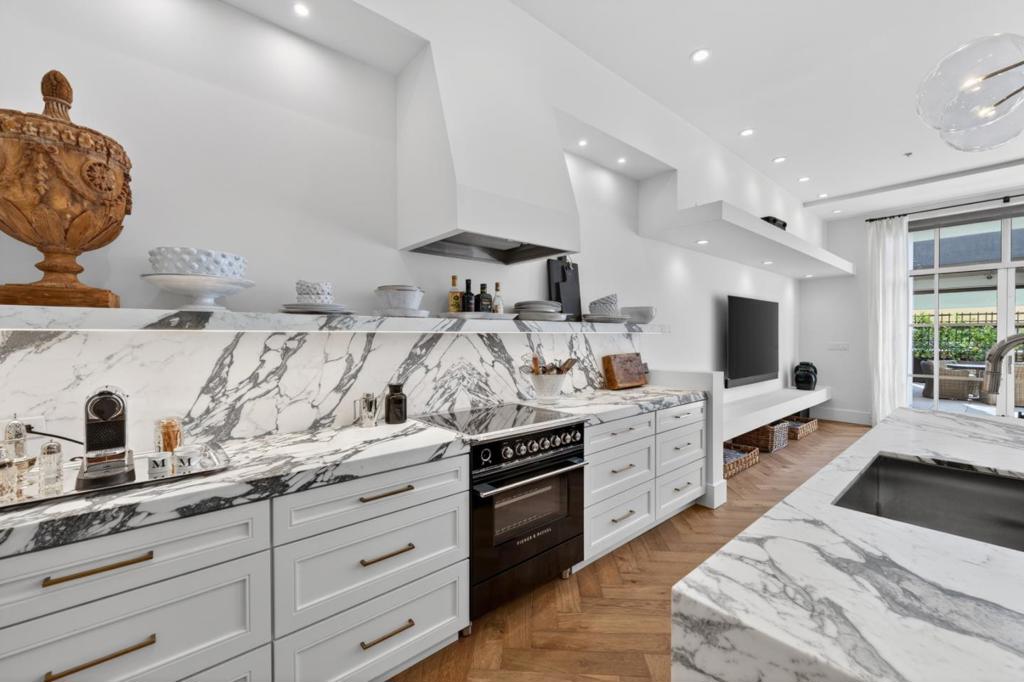 333 Santana Row 222