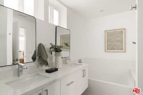 Tiny photo for 857 1/2 Hyperion Avenue, Los Angeles, CA 90029 (MLS # 26659771)