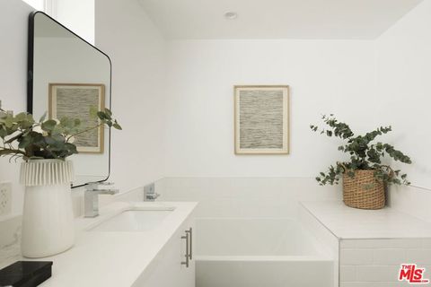 Tiny photo for 857 1/2 Hyperion Avenue, Los Angeles, CA 90029 (MLS # 26659771)