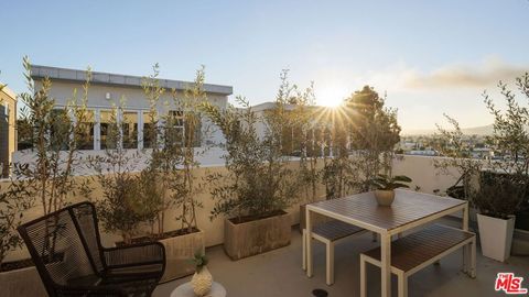 Tiny photo for 857 1/2 Hyperion Avenue, Los Angeles, CA 90029 (MLS # 26659771)