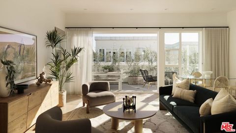 Photo of 857 1/2 Hyperion Avenue, Los Angeles, CA 90029 (MLS # 26659771)