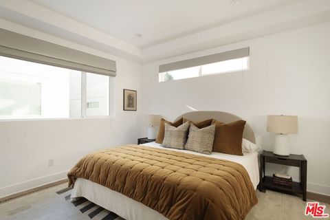 Tiny photo for 857 1/2 Hyperion Avenue, Los Angeles, CA 90029 (MLS # 26659771)