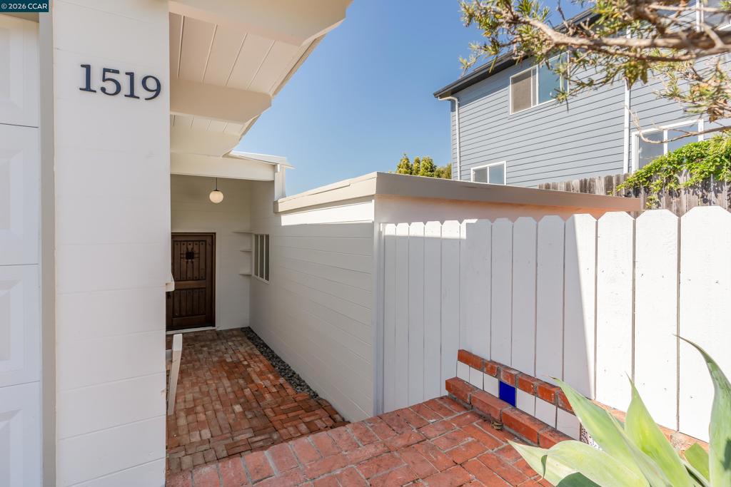 1519 Bayo Vista Ave