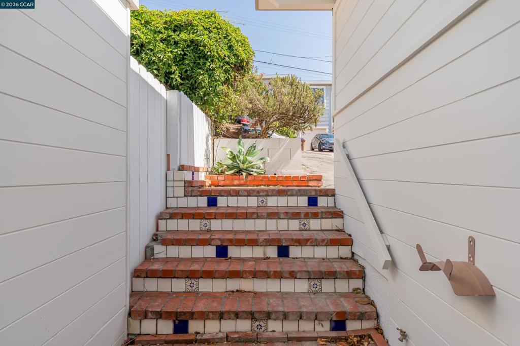 1519 Bayo Vista Ave