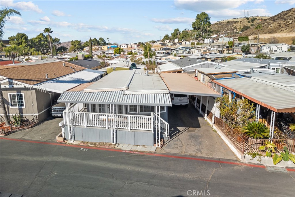 Remodeled mobile home in Sylmar!! This open floor plan unit offers 2 bedrooms, 2 bathrooms, spacious living room with plenty of light, laminated wood floors throughout the house, remodeled kitchen with ample quartz counter top space & tile backsplash. New blinds, double pane windows, master bedroom, newer paint, laundry area. Large driveway. Close to 210 Freeway.