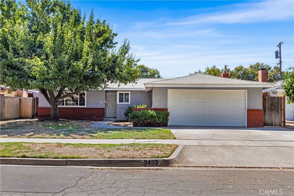 2432 E Richert