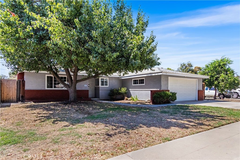 2432 E Richert