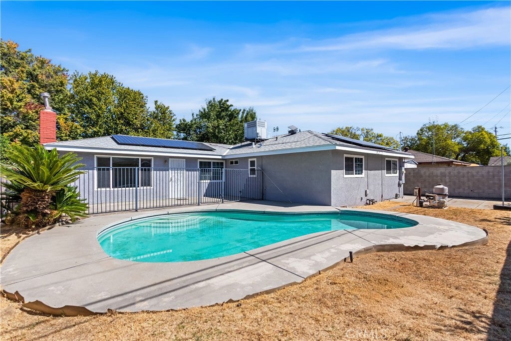 2432 E Richert