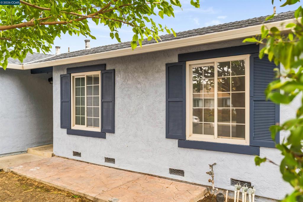 Properties 1 3937 Highgate Way