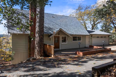 Photo of 1294 Kodiak Drive, Lake Arrowhead, CA 92352 (MLS # 219139089DA)