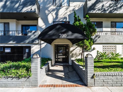 Photo of 700 Westmount Dr, West Hollywood, CA 90069 (MLS # SR26015541)