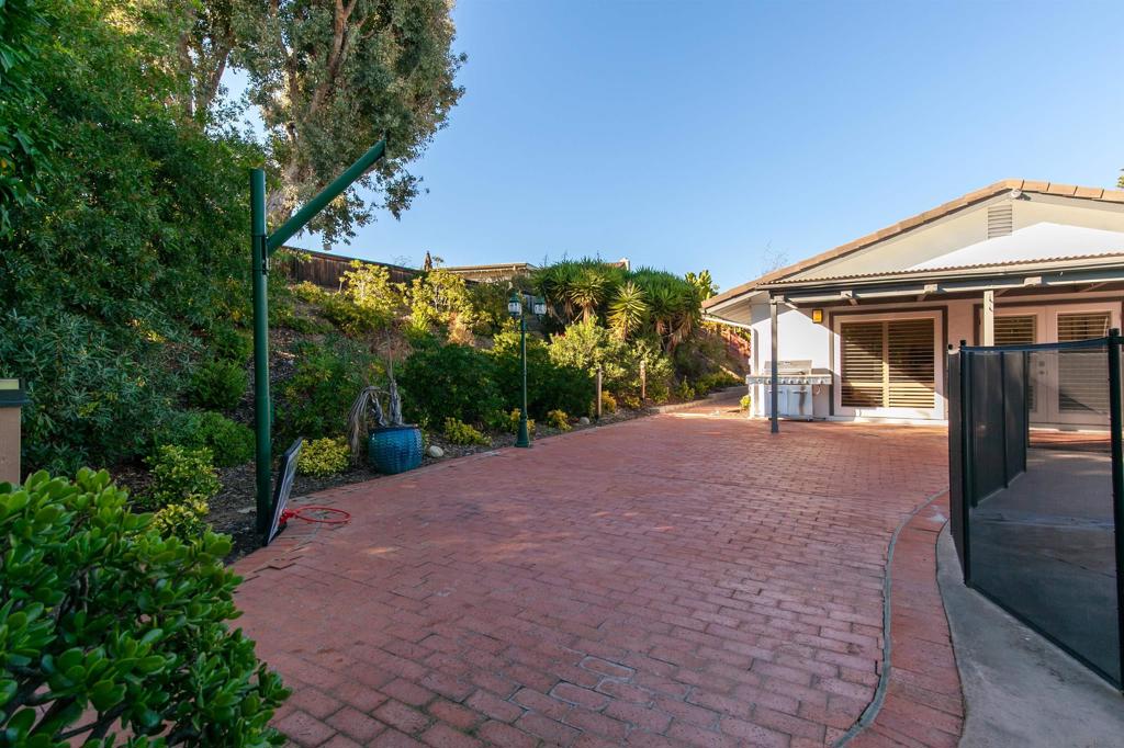 Del Cerro - Residential