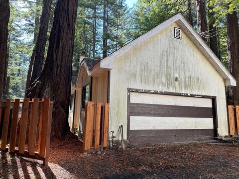 Photo of 39 Wurr Road, Loma Mar, CA 94021 (MLS # ML82024230) Photo of 39 Wurr Road, Loma Mar, CA 94021 (MLS # ML82024230)