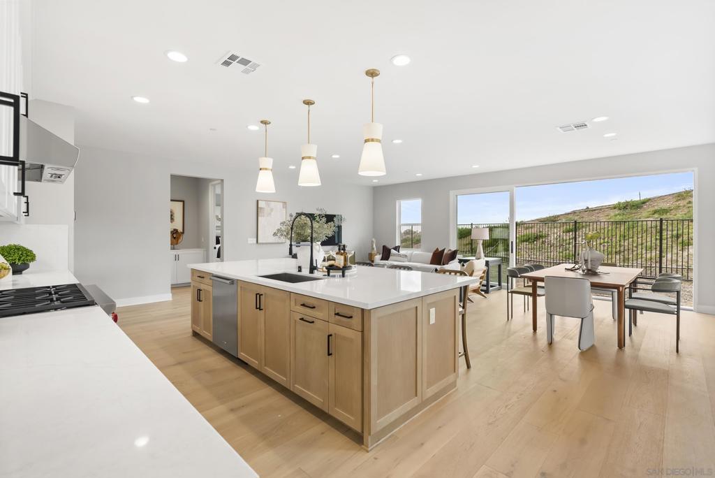 1238 Topanga Dr