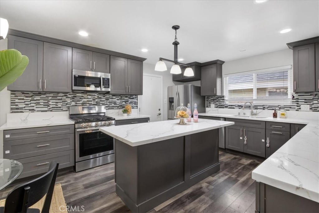 1241 Viviwood