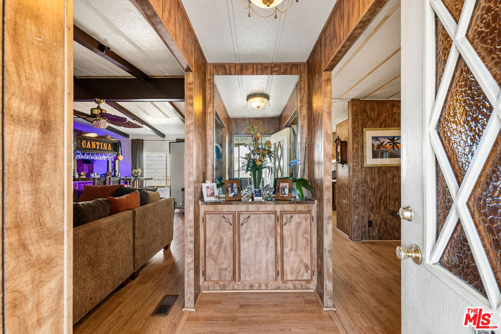 15252 Seneca Road 275