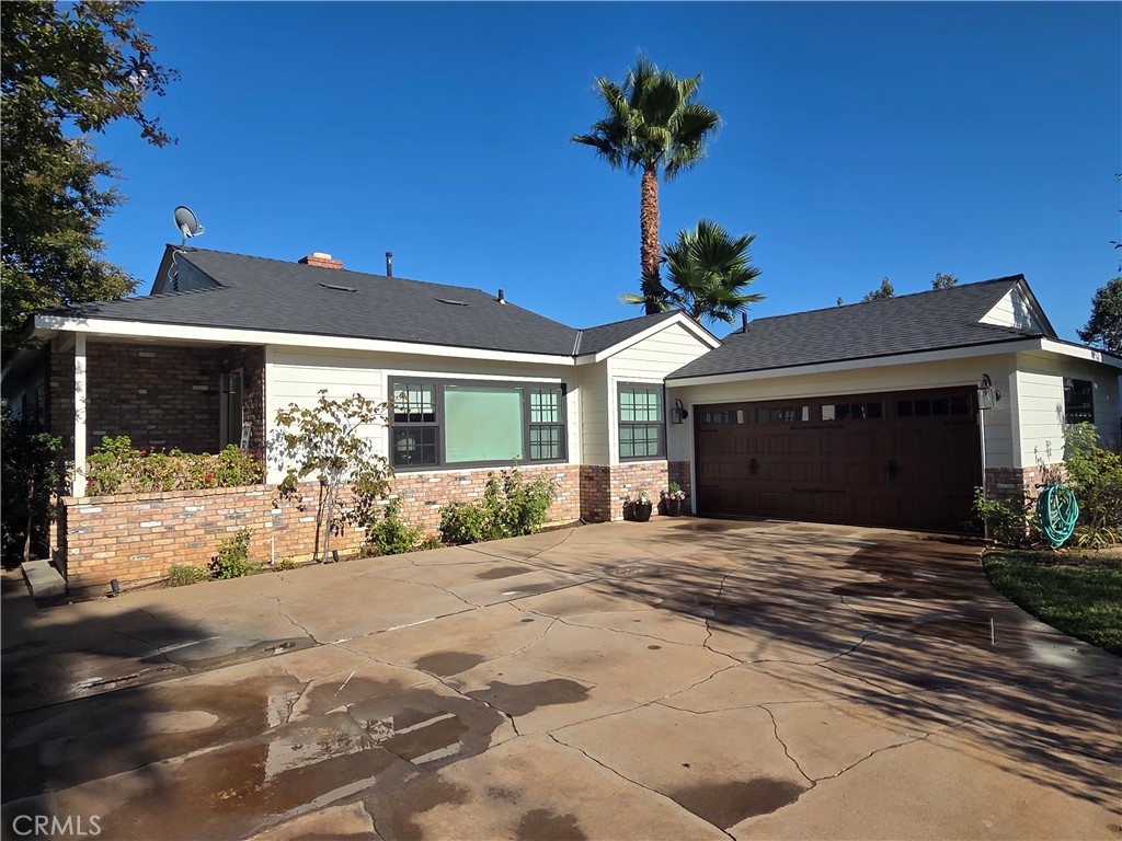 Hey there, home seekers!
Imagine coming home to this absolute gem nestled in the heart of Santa Ana. This isn't just a house it's your potential dream space waiting to happen! Located in a super sweet neighborhood, this property is like that perfect find you've been hoping for.
Picture yourself walking through the front door and instantly feeling "this is it." With spacious rooms that breathe comfort and design that just feels right, this home is ready to write the next chapter of your life story. The layout is smart, practical, and totally inviting perfect for everything from quiet nights in to hosting epic weekend gatherings.
The neighborhood? Totally awesome. You're close to great schools, convenient shopping, and those hidden local coffee spots that make a community feel like home. Parking? No stress. The property offers plenty of space for your wheels.
Bonus points: The location is a total win. Close enough to everything, but tucked away just enough to give you that peaceful vibe we all crave.
Ready to fall in love with your next home? This could be your perfect match!
Want a tour? Let's make it happen!
To lease for 12 month with furnitures